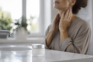 The Best Time to Apply Anti-Aging Neck Cream: Morning vs. Night Routines